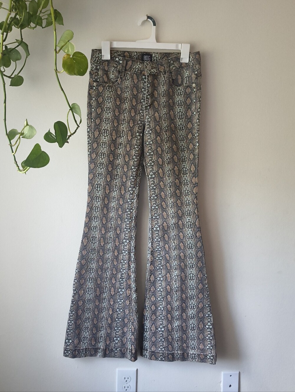 BDG Urban Outfitters Snakeskin Print High-Rise Flare Jeans Size 27